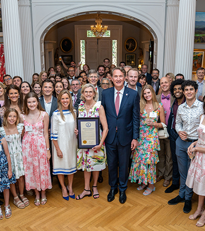El gobernador con el Ballet de Richmond