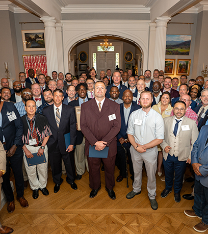 El gobernador con padres de todo Virginia.